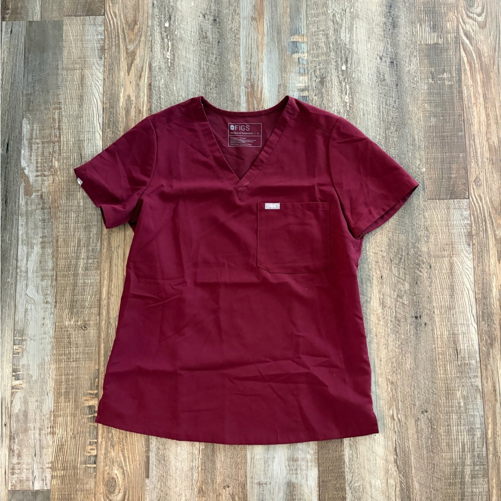 Figs Women's Short Sleeve Scrub Top in Burgundy